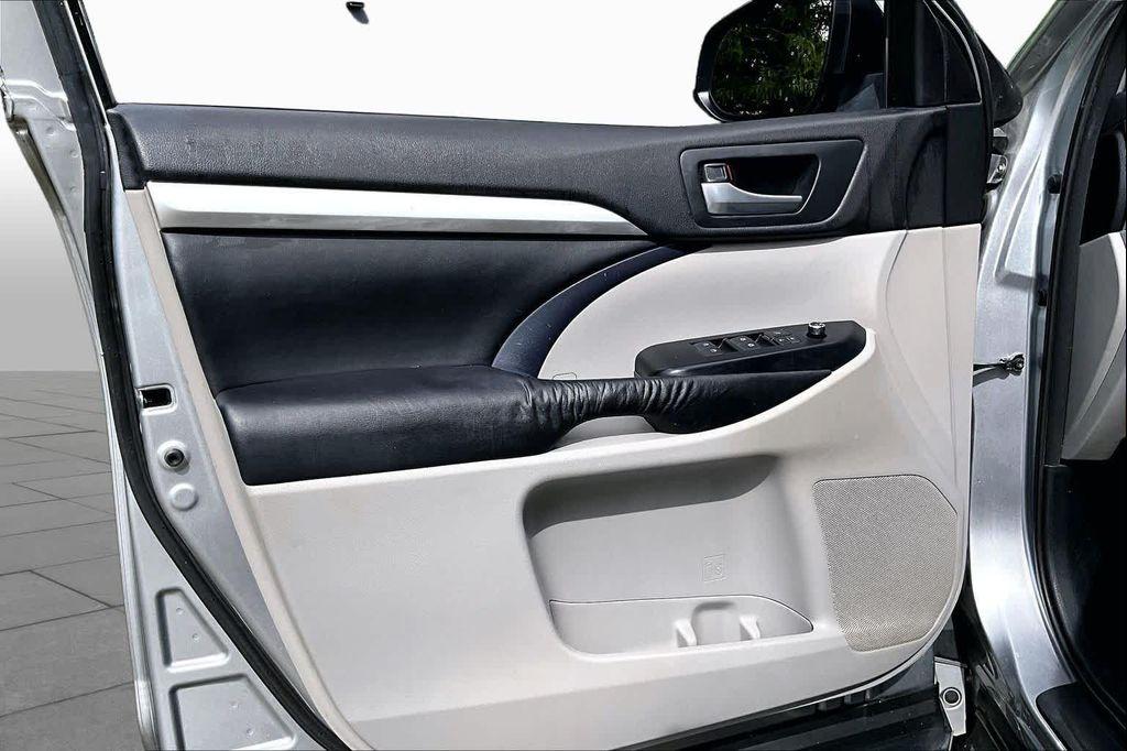 used 2016 Toyota Highlander car, priced at $14,720