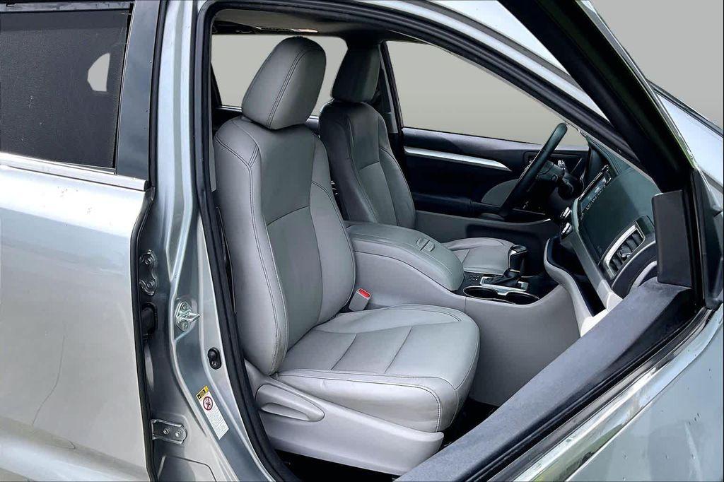used 2016 Toyota Highlander car, priced at $14,720