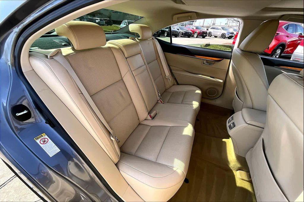 used 2014 Lexus ES 300h car, priced at $15,568