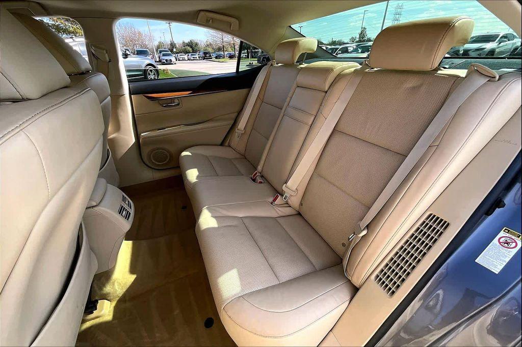 used 2014 Lexus ES 300h car, priced at $15,568