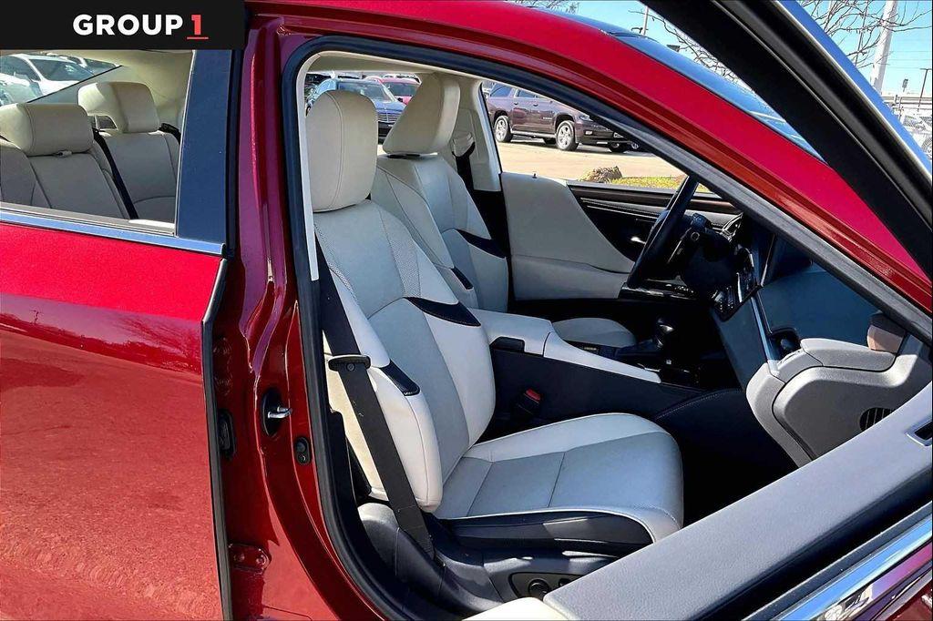 used 2025 Lexus ES 350 car, priced at $44,995