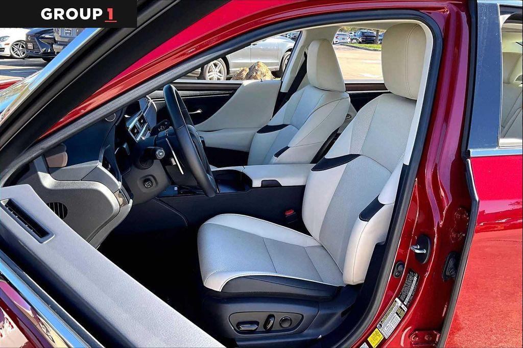 used 2025 Lexus ES 350 car, priced at $44,995