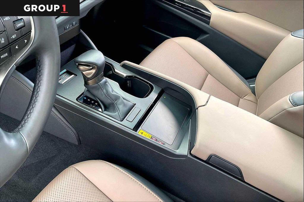 used 2025 Lexus ES 350 car, priced at $45,995