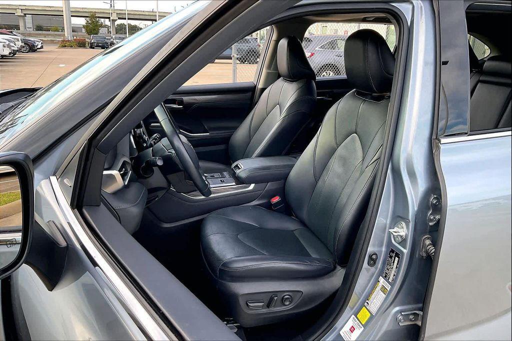 used 2021 Toyota Highlander car, priced at $29,495