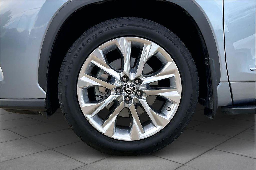 used 2021 Toyota Highlander car, priced at $29,495