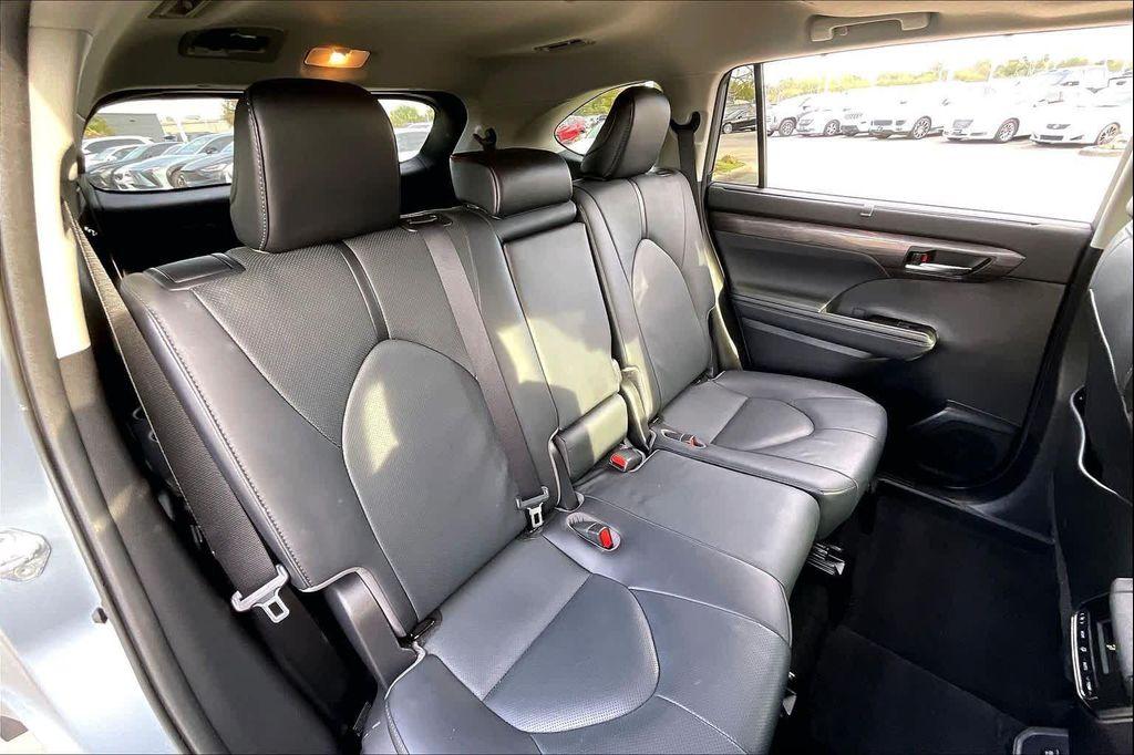 used 2021 Toyota Highlander car, priced at $29,495