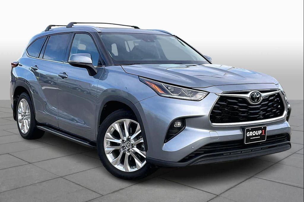 used 2021 Toyota Highlander car, priced at $29,495