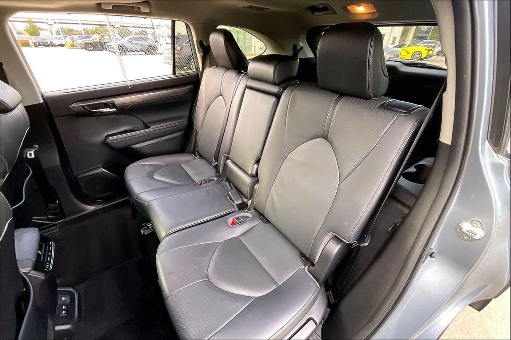 used 2021 Toyota Highlander car, priced at $29,495