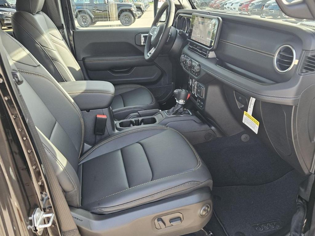 new 2025 Jeep Wrangler car, priced at $46,409