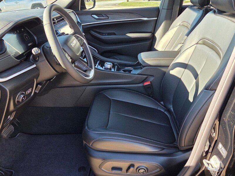new 2026 Jeep Grand Cherokee car, priced at $40,746