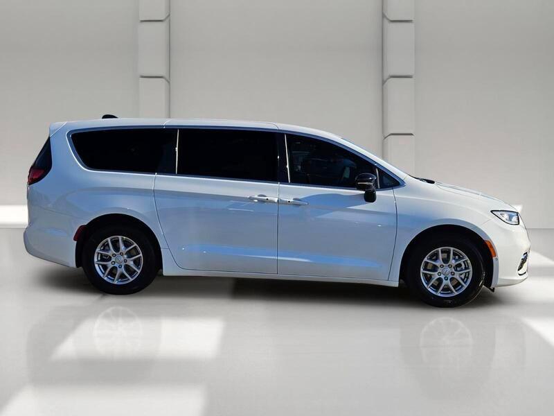 new 2026 Chrysler Pacifica car, priced at $38,689
