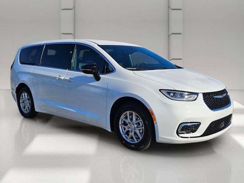 new 2026 Chrysler Pacifica car, priced at $38,689