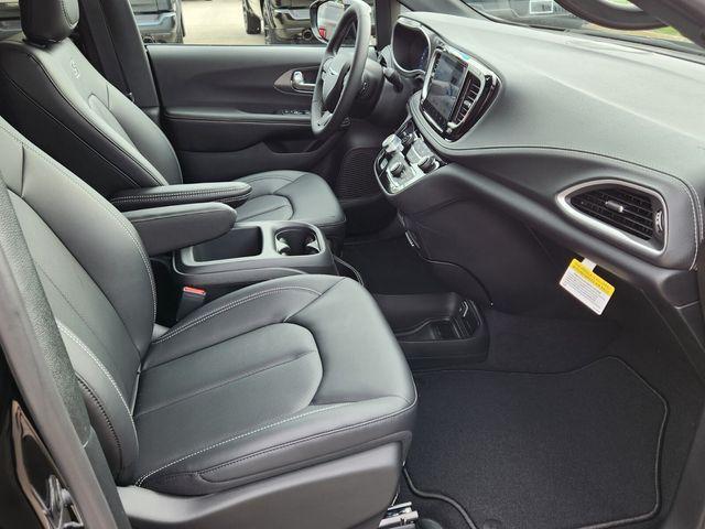 new 2026 Chrysler Pacifica car, priced at $40,365