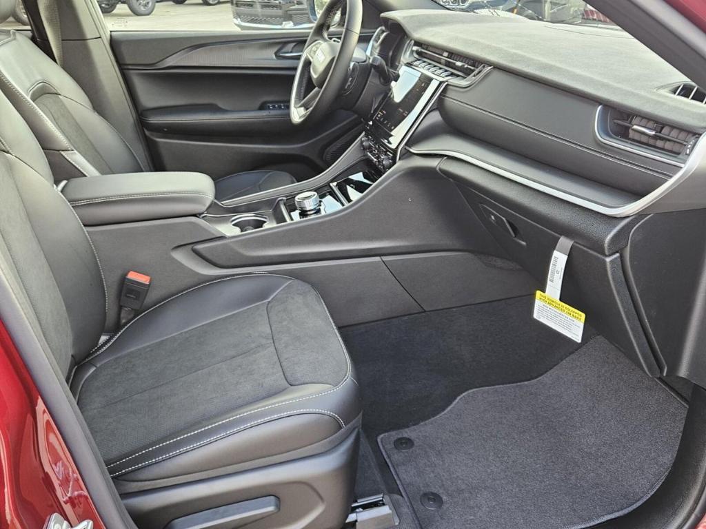 new 2025 Jeep Grand Cherokee car, priced at $39,147