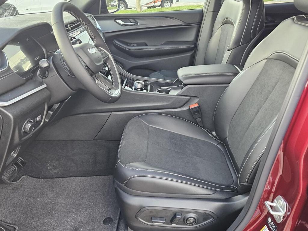 new 2025 Jeep Grand Cherokee car, priced at $39,147