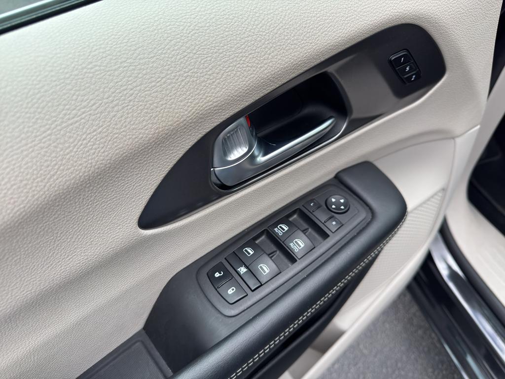 used 2023 Chrysler Pacifica car, priced at $26,227