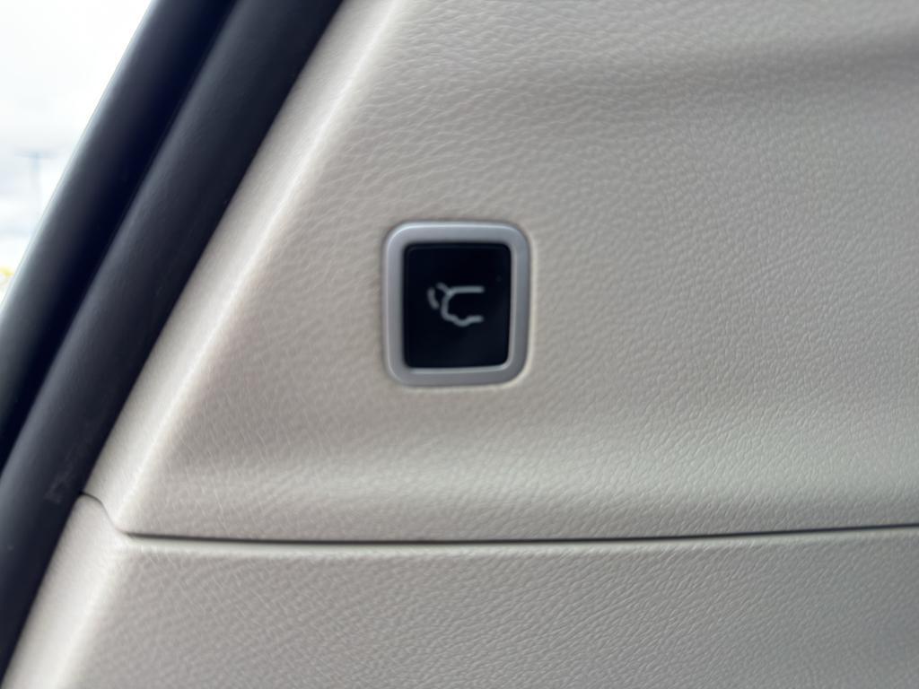 used 2023 Chrysler Pacifica car, priced at $26,227