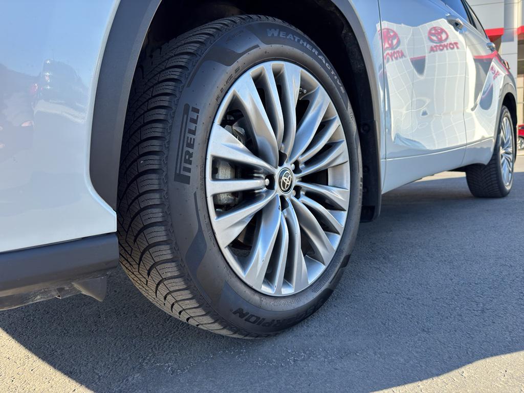 used 2023 Toyota Highlander car, priced at $37,699