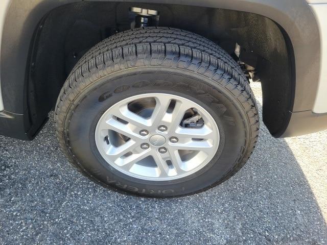 used 2023 Jeep Grand Cherokee car, priced at $24,991