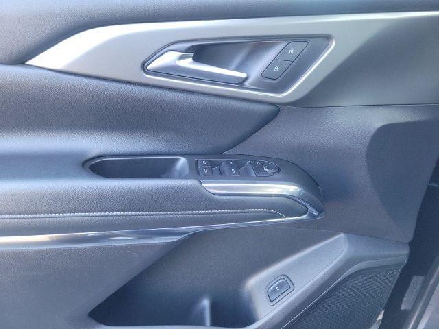 used 2025 Chevrolet Traverse car, priced at $33,799