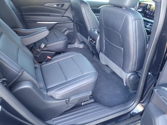 used 2025 Chevrolet Traverse car, priced at $34,999