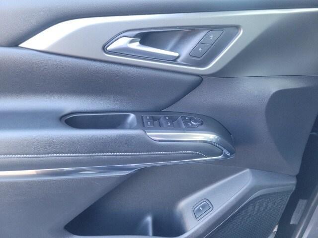 used 2025 Chevrolet Traverse car, priced at $34,999