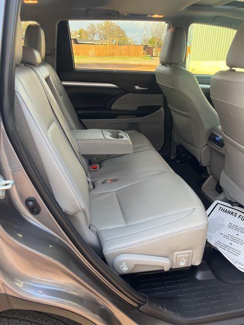 used 2019 Toyota Highlander car, priced at $21,900