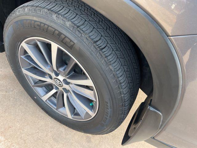 used 2019 Toyota Highlander car, priced at $21,900