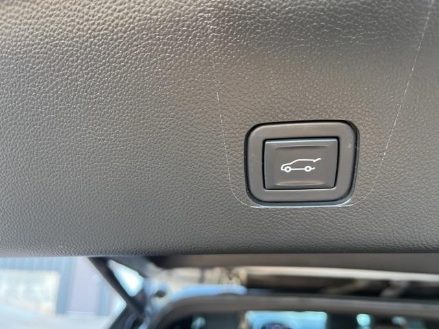 used 2023 Chevrolet Traverse car, priced at $29,900