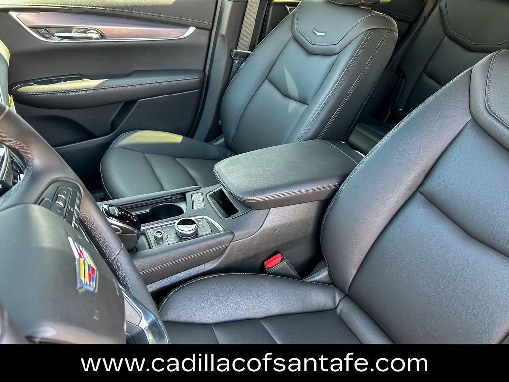 new 2025 Cadillac XT6 car, priced at $49,807