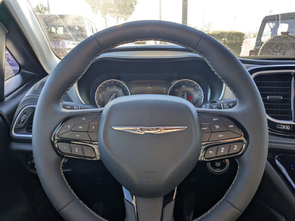 used 2025 Chrysler Pacifica car, priced at $33,387