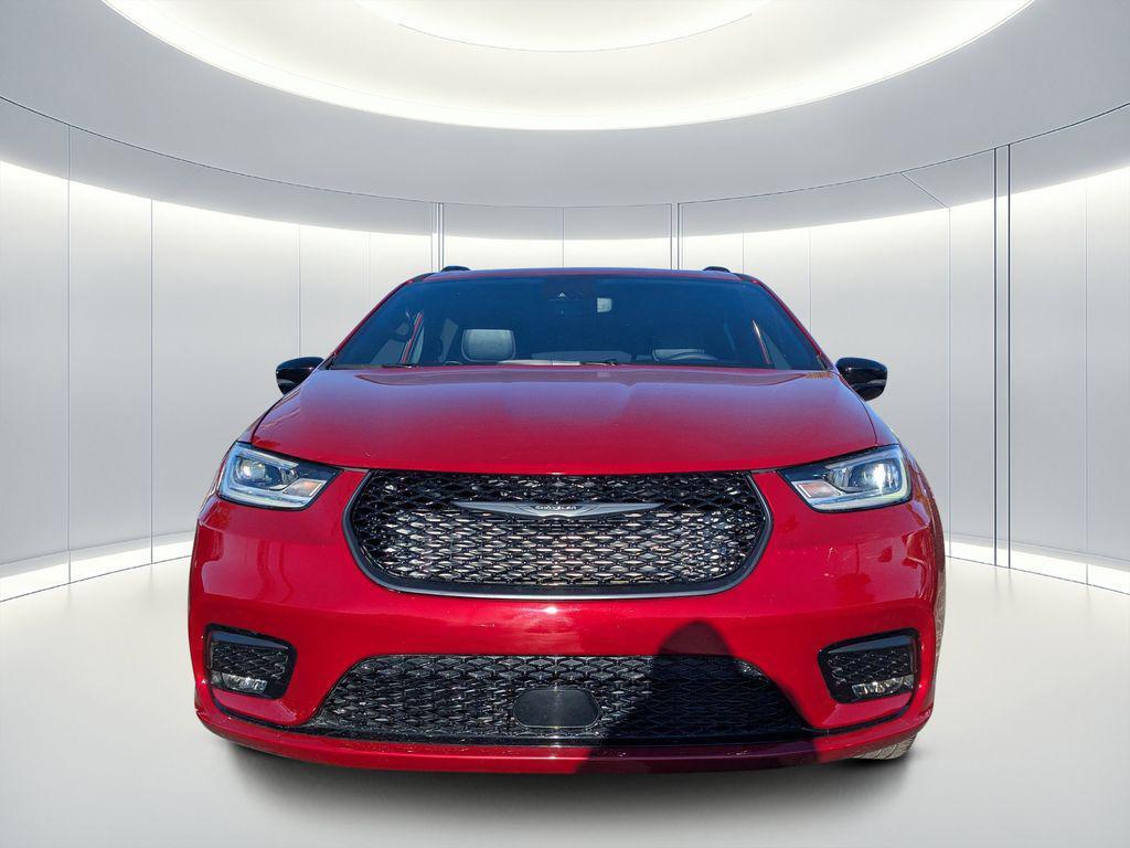 used 2025 Chrysler Pacifica car, priced at $33,387