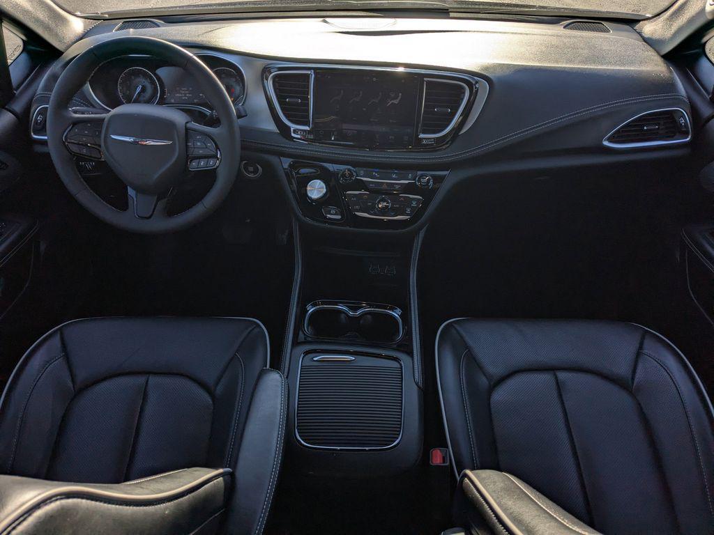 used 2025 Chrysler Pacifica car, priced at $33,387