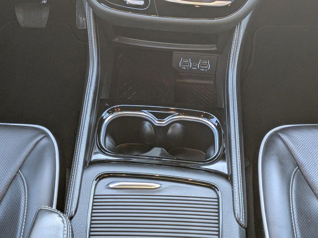 used 2025 Chrysler Pacifica car, priced at $33,387