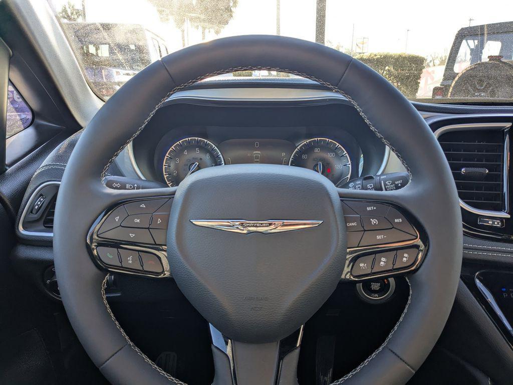 used 2025 Chrysler Pacifica car, priced at $33,387