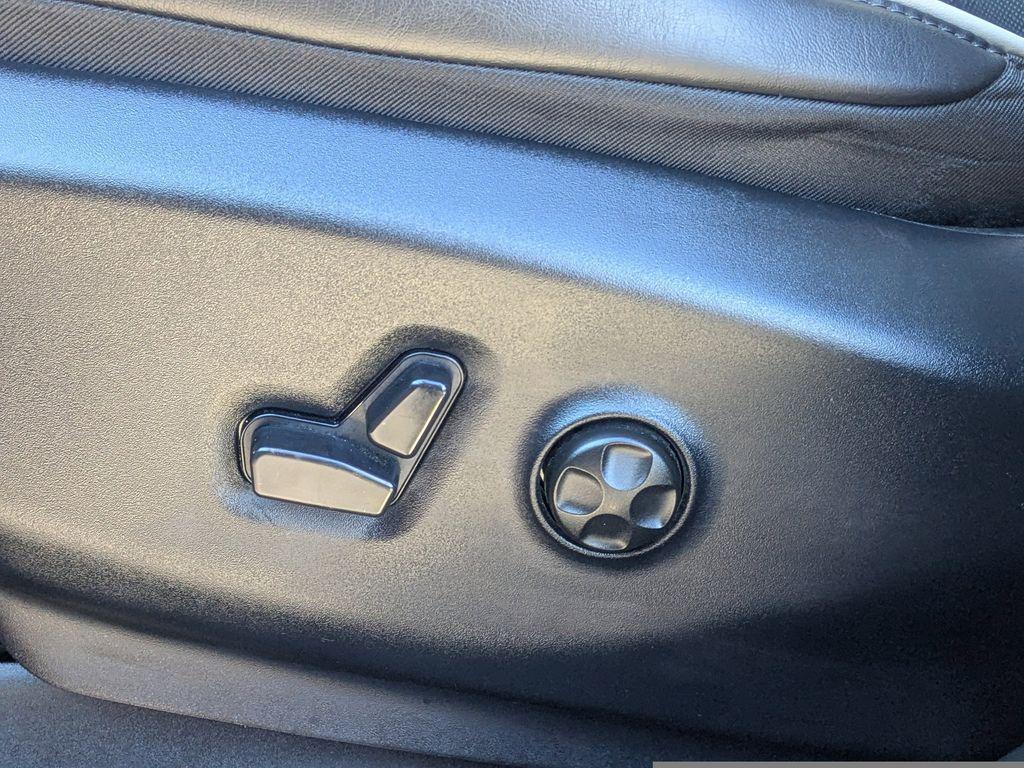 used 2025 Chrysler Pacifica car, priced at $33,387