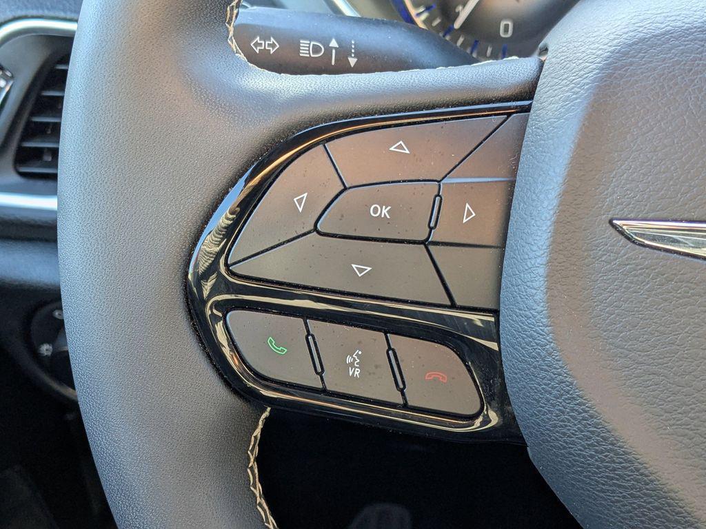 used 2025 Chrysler Pacifica car, priced at $33,387