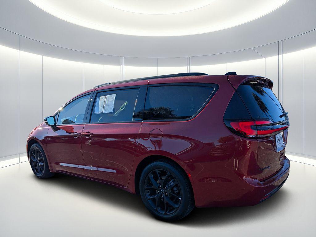 used 2025 Chrysler Pacifica car, priced at $33,387