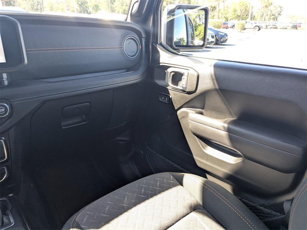 used 2025 Jeep Gladiator car, priced at $42,371