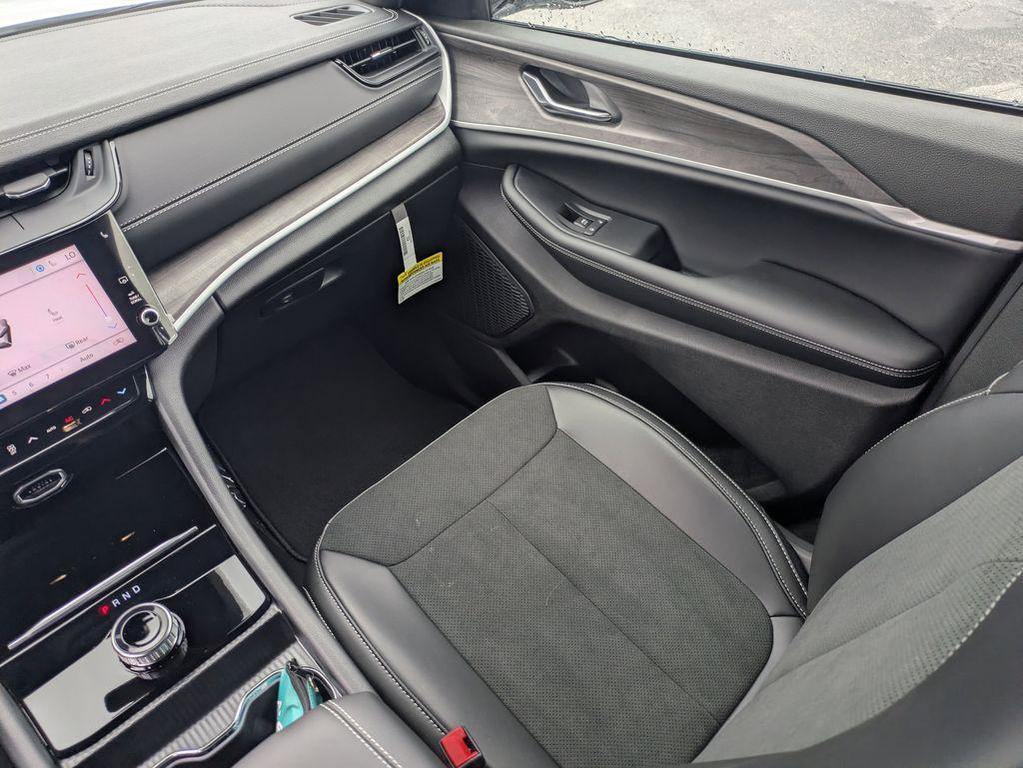 new 2026 Jeep Grand Cherokee car, priced at $37,585