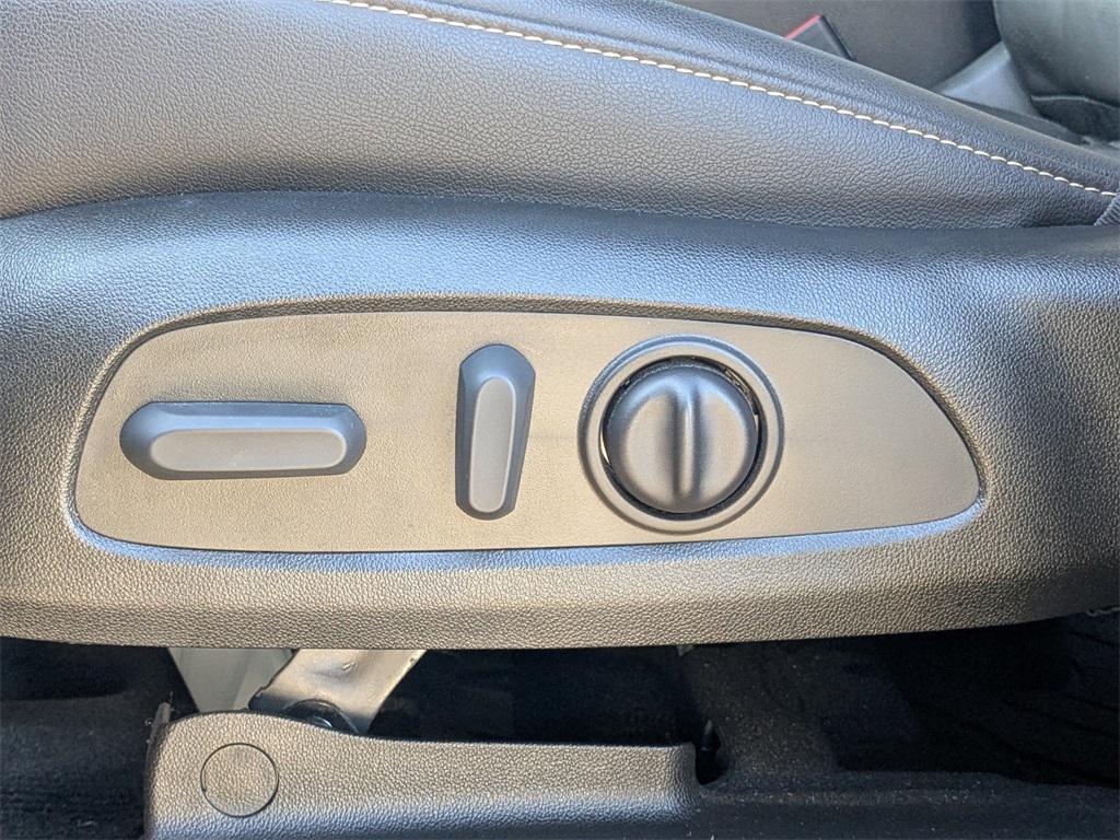 used 2023 Chevrolet Traverse car, priced at $31,000