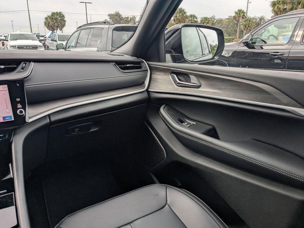new 2026 Jeep Grand Cherokee car, priced at $43,390