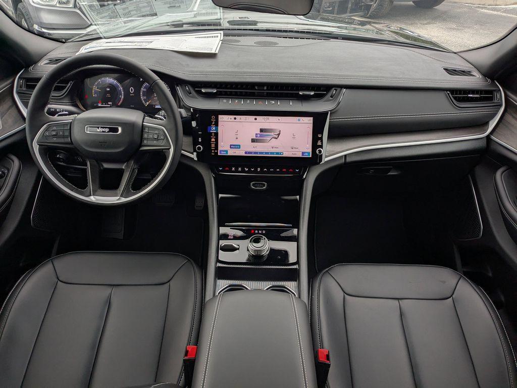 new 2026 Jeep Grand Cherokee car, priced at $43,390