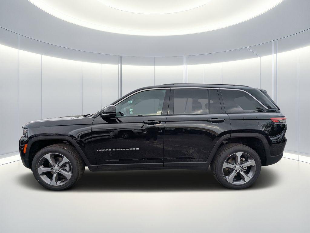 new 2026 Jeep Grand Cherokee car, priced at $43,390