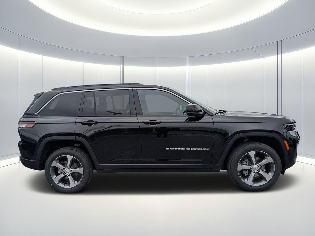 new 2026 Jeep Grand Cherokee car, priced at $43,390
