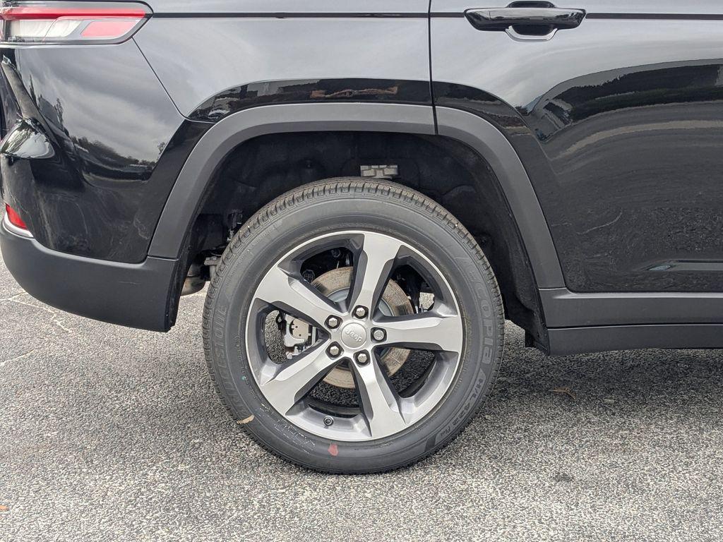 new 2026 Jeep Grand Cherokee car, priced at $43,390
