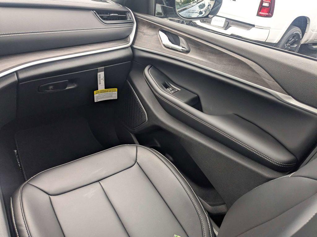 new 2026 Jeep Grand Cherokee car, priced at $43,547