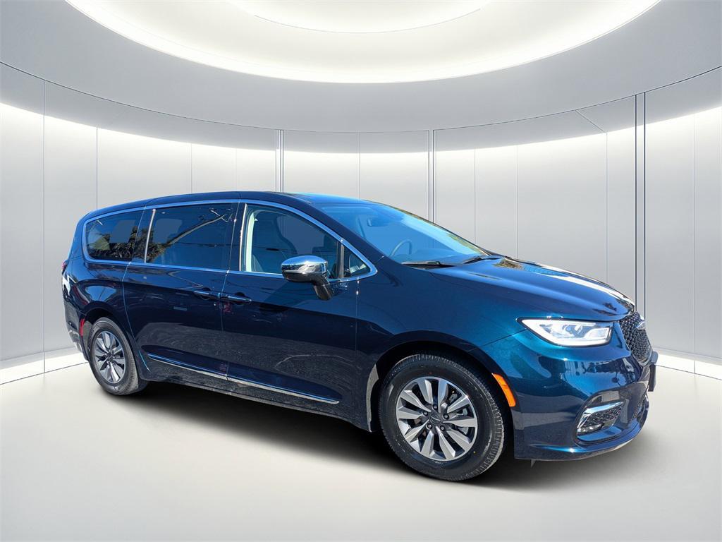 used 2023 Chrysler Pacifica Hybrid car, priced at $27,800