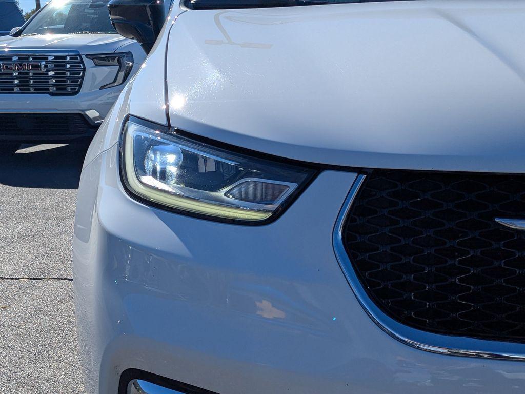 used 2024 Chrysler Pacifica Hybrid car, priced at $27,896