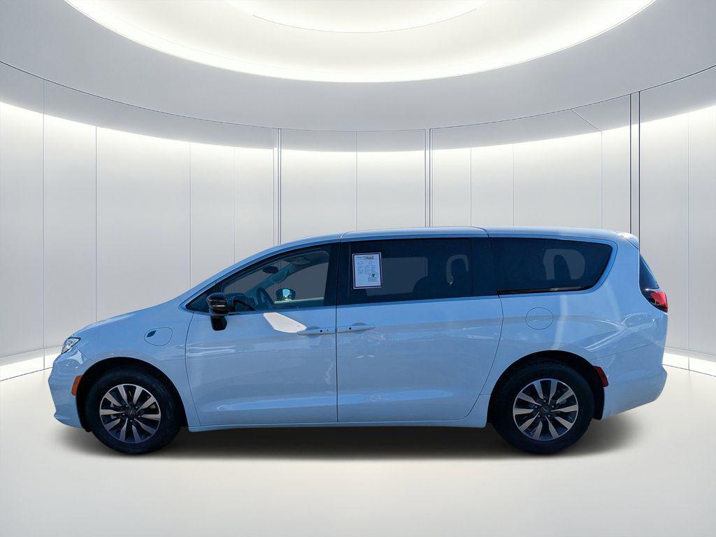 used 2024 Chrysler Pacifica Hybrid car, priced at $27,896